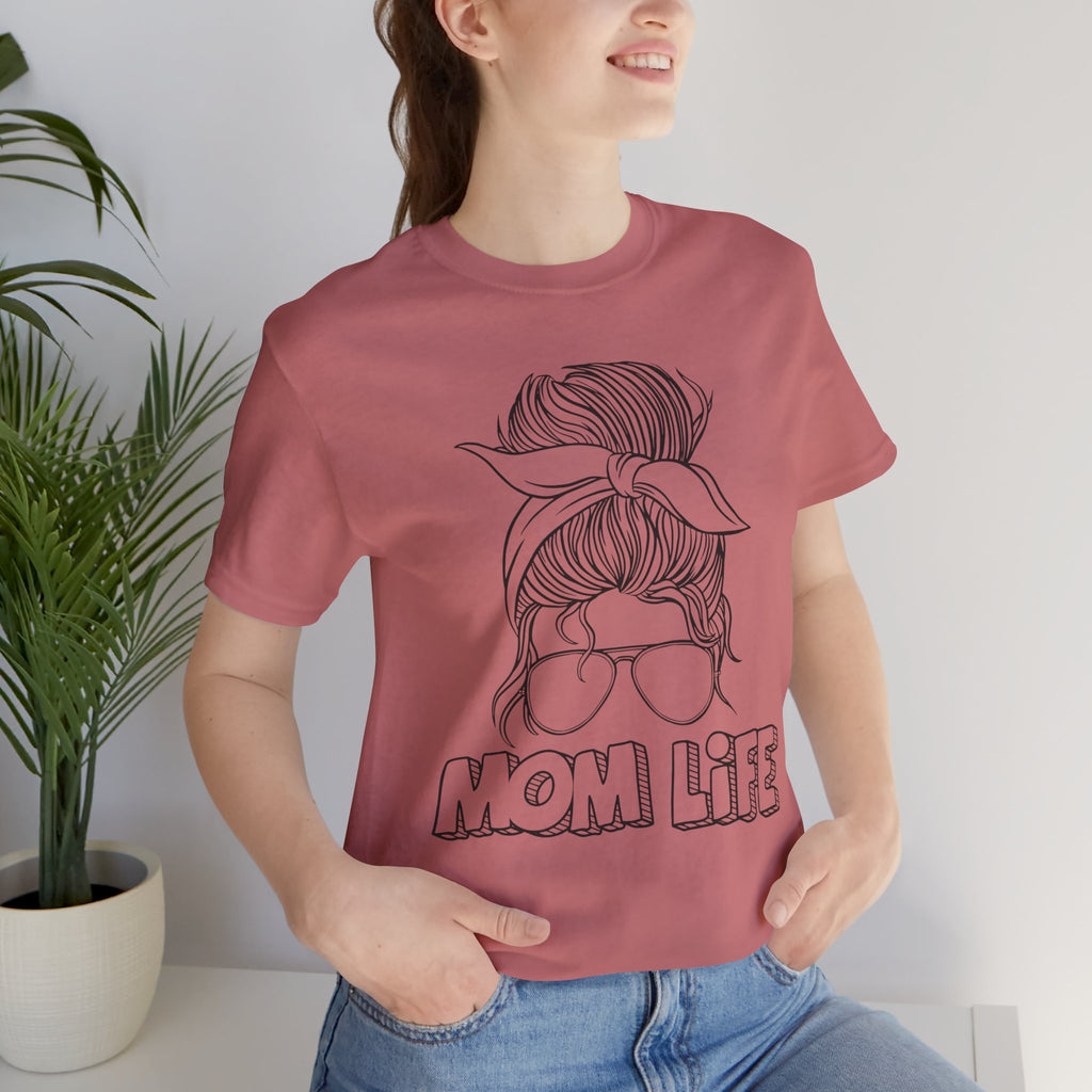 Mom Life Graphic Tee – Casual Motherhood T-Shirt with Messy Bun Design
