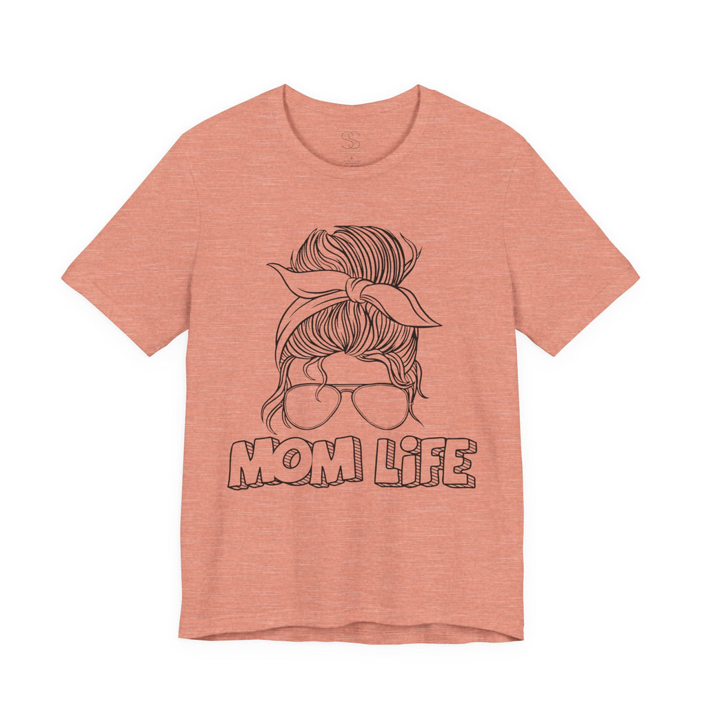 Mom Life Graphic Tee – Casual Motherhood T-Shirt with Messy Bun Design