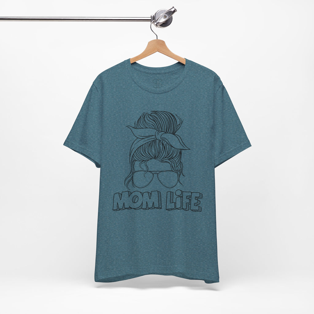 Mom Life Graphic Tee – Casual Motherhood T-Shirt with Messy Bun Design
