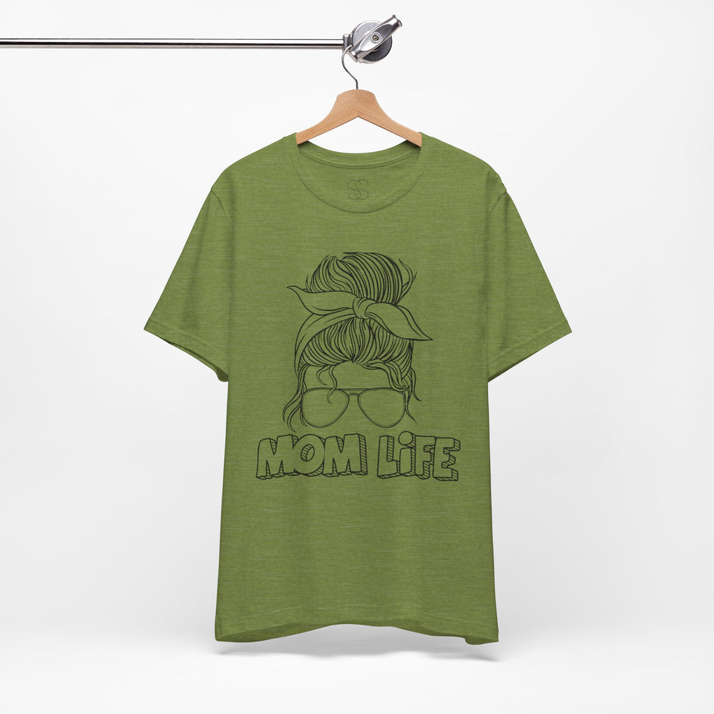 Mom Life Graphic Tee – Casual Motherhood T-Shirt with Messy Bun Design
