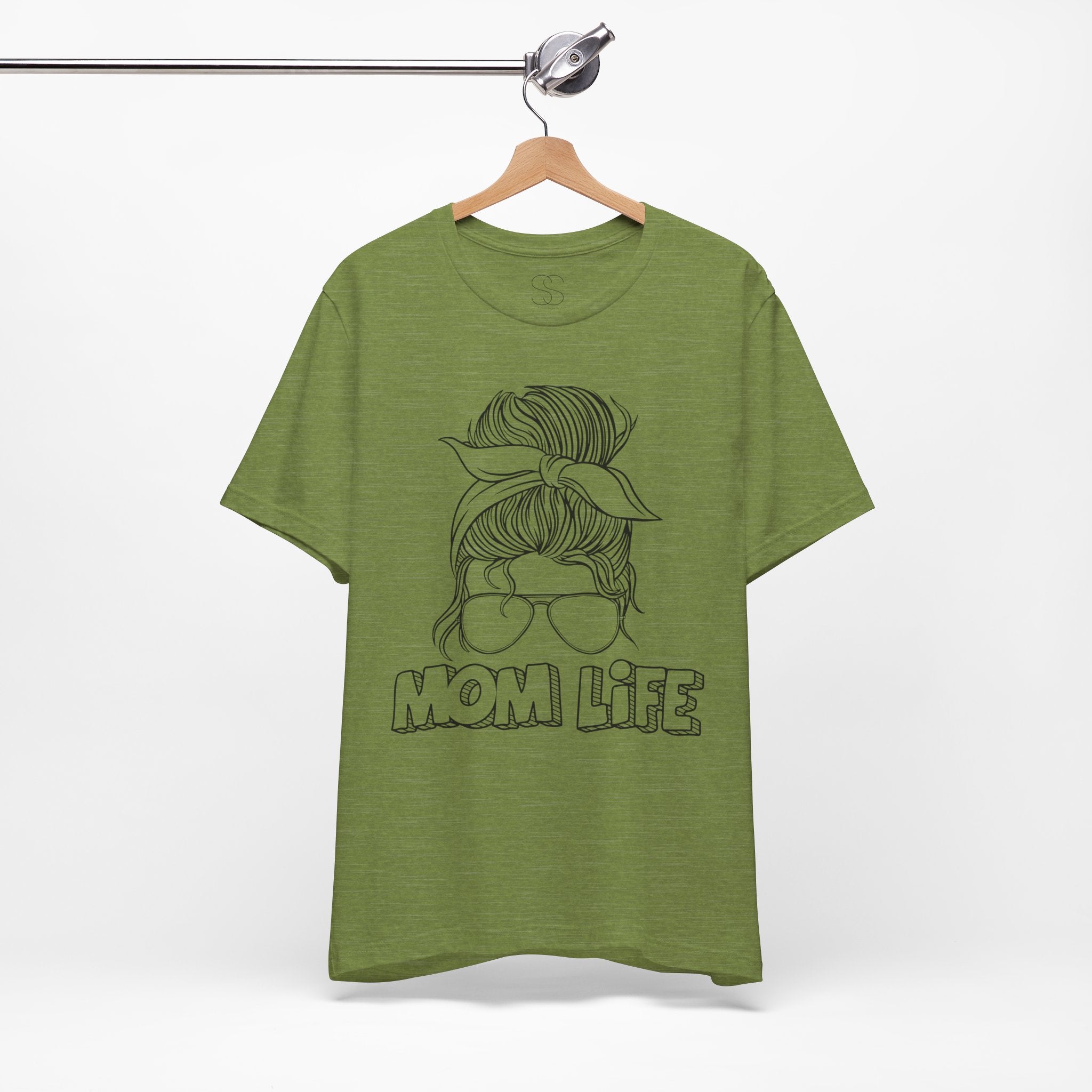 Mom Life Graphic Tee – Casual Motherhood T-Shirt with Messy Bun Design