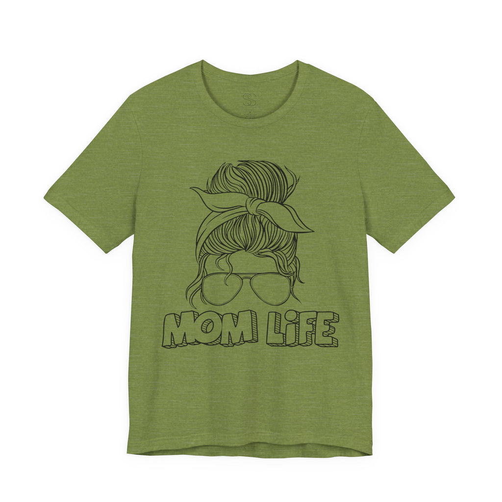 Mom Life Graphic Tee – Casual Motherhood T-Shirt with Messy Bun Design