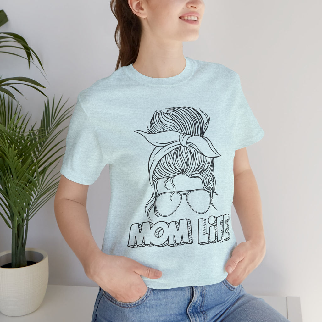 Mom Life Graphic Tee – Casual Motherhood T-Shirt with Messy Bun Design
