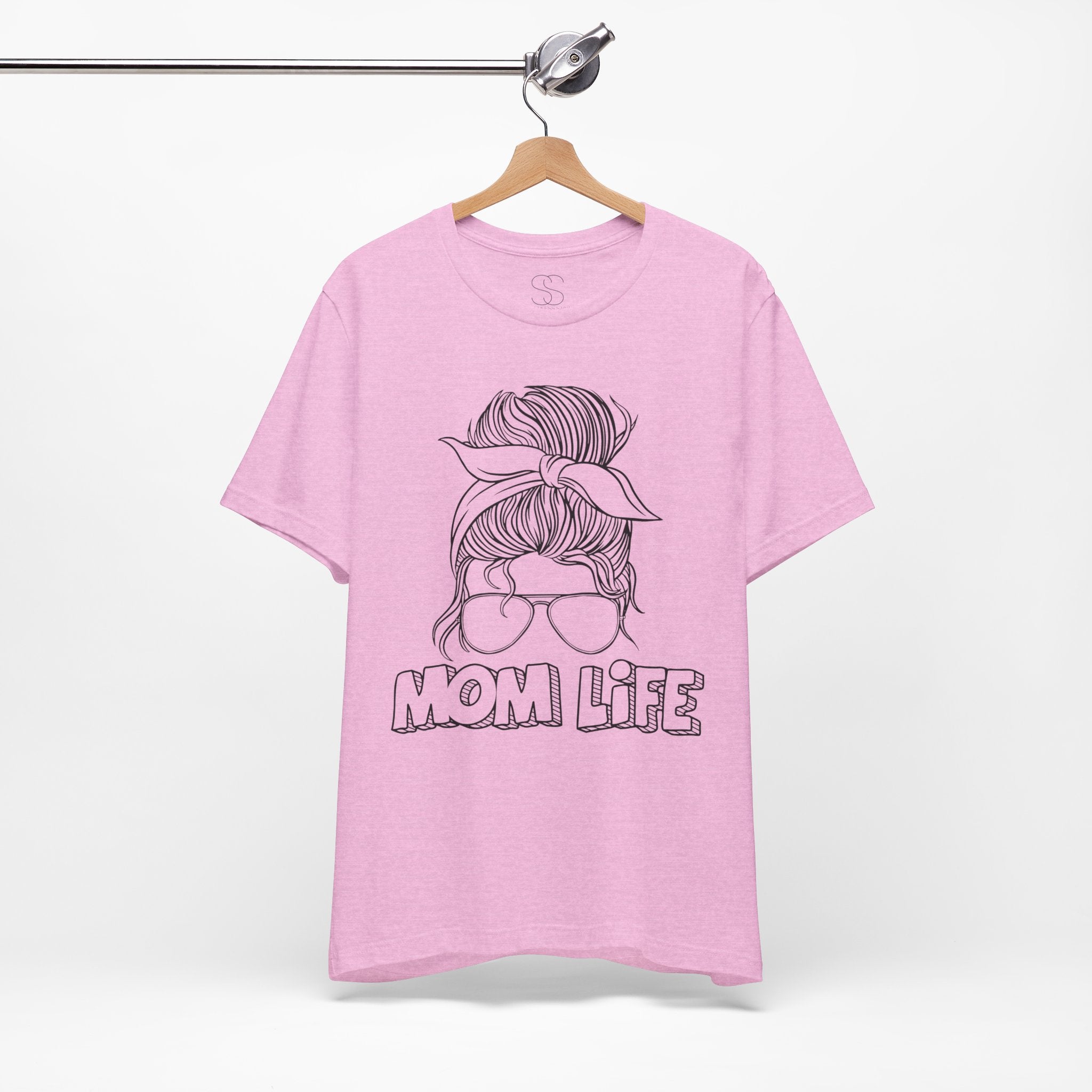 Mom Life Graphic Tee – Casual Motherhood T-Shirt with Messy Bun Design