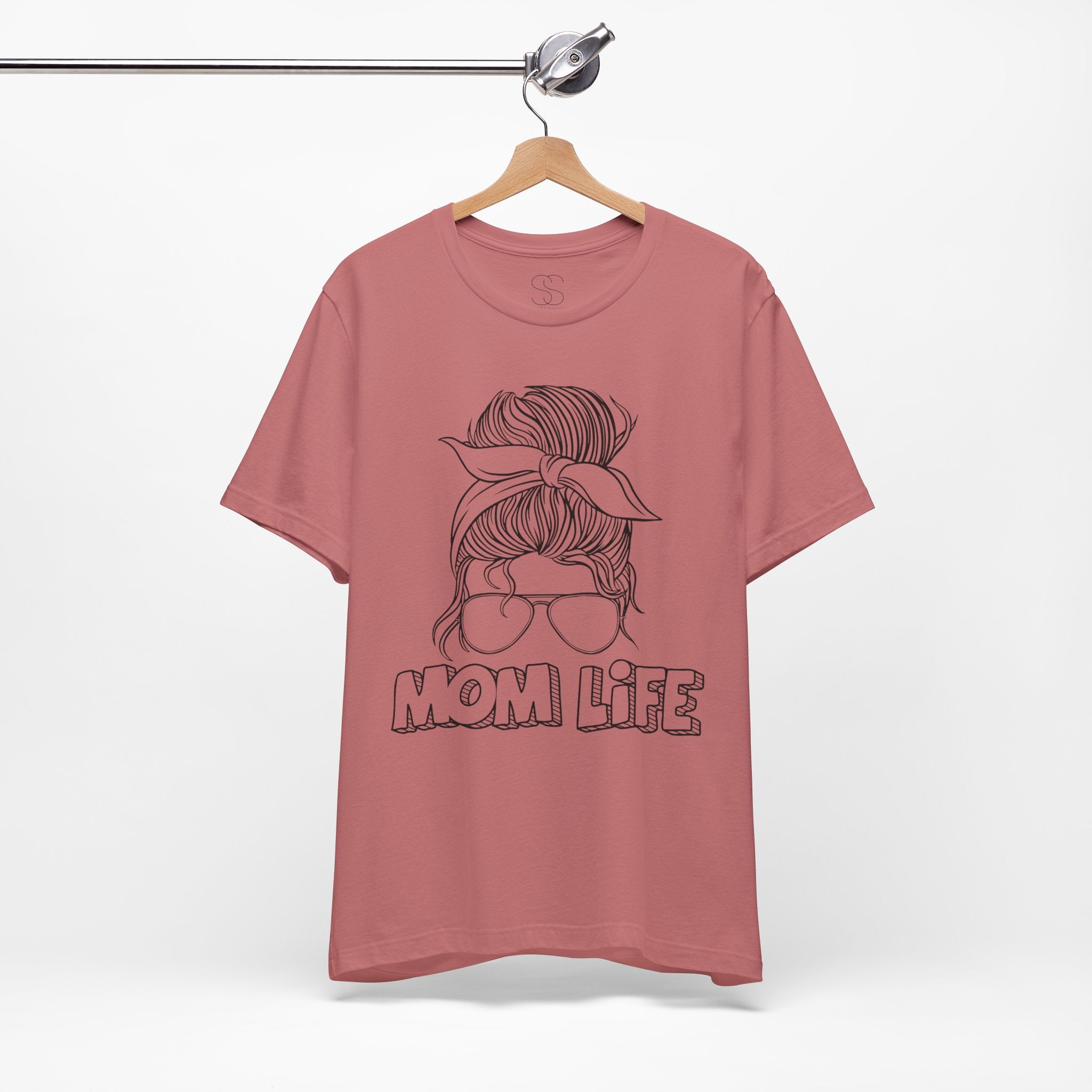 Mom Life Graphic Tee – Casual Motherhood T-Shirt with Messy Bun Design