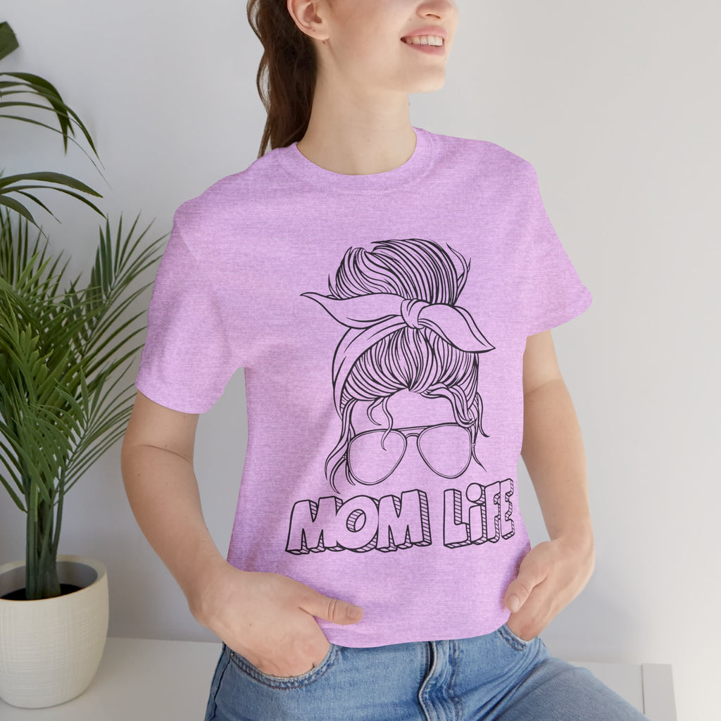 Mom Life Graphic Tee – Casual Motherhood T-Shirt with Messy Bun Design