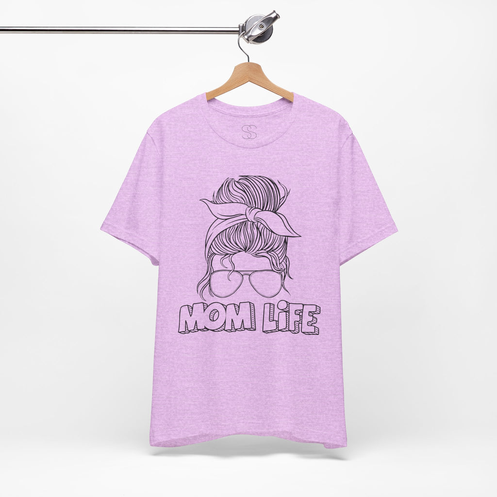 Mom Life Graphic Tee – Casual Motherhood T-Shirt with Messy Bun Design