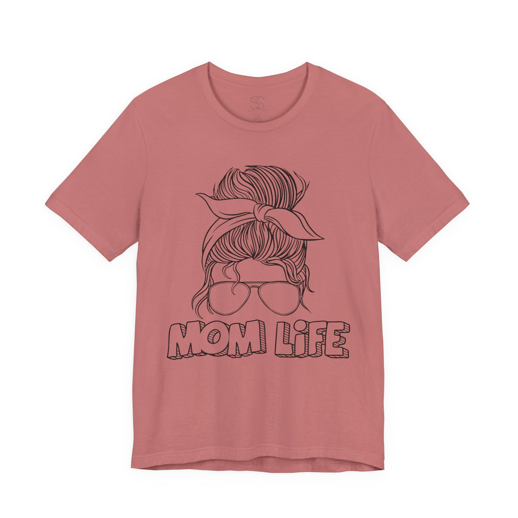 Mom Life Graphic Tee – Casual Motherhood T-Shirt with Messy Bun Design