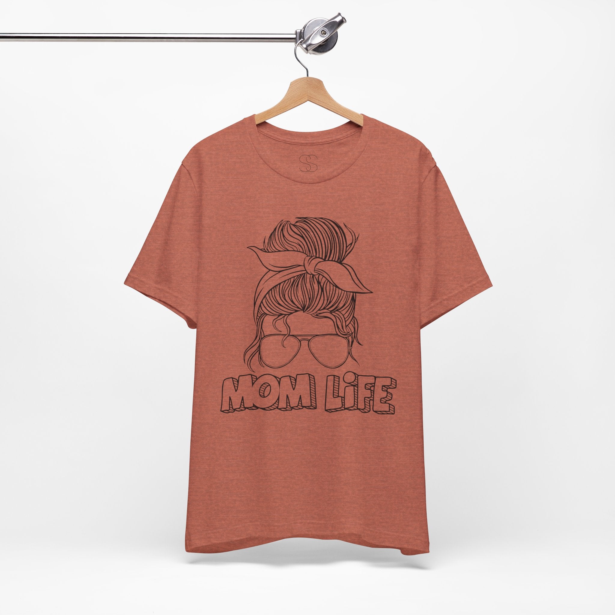 Mom Life Graphic Tee – Casual Motherhood T-Shirt with Messy Bun Design