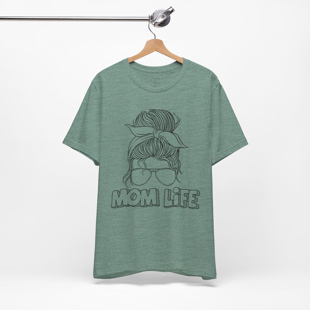 Mom Life Graphic Tee – Casual Motherhood T-Shirt with Messy Bun Design