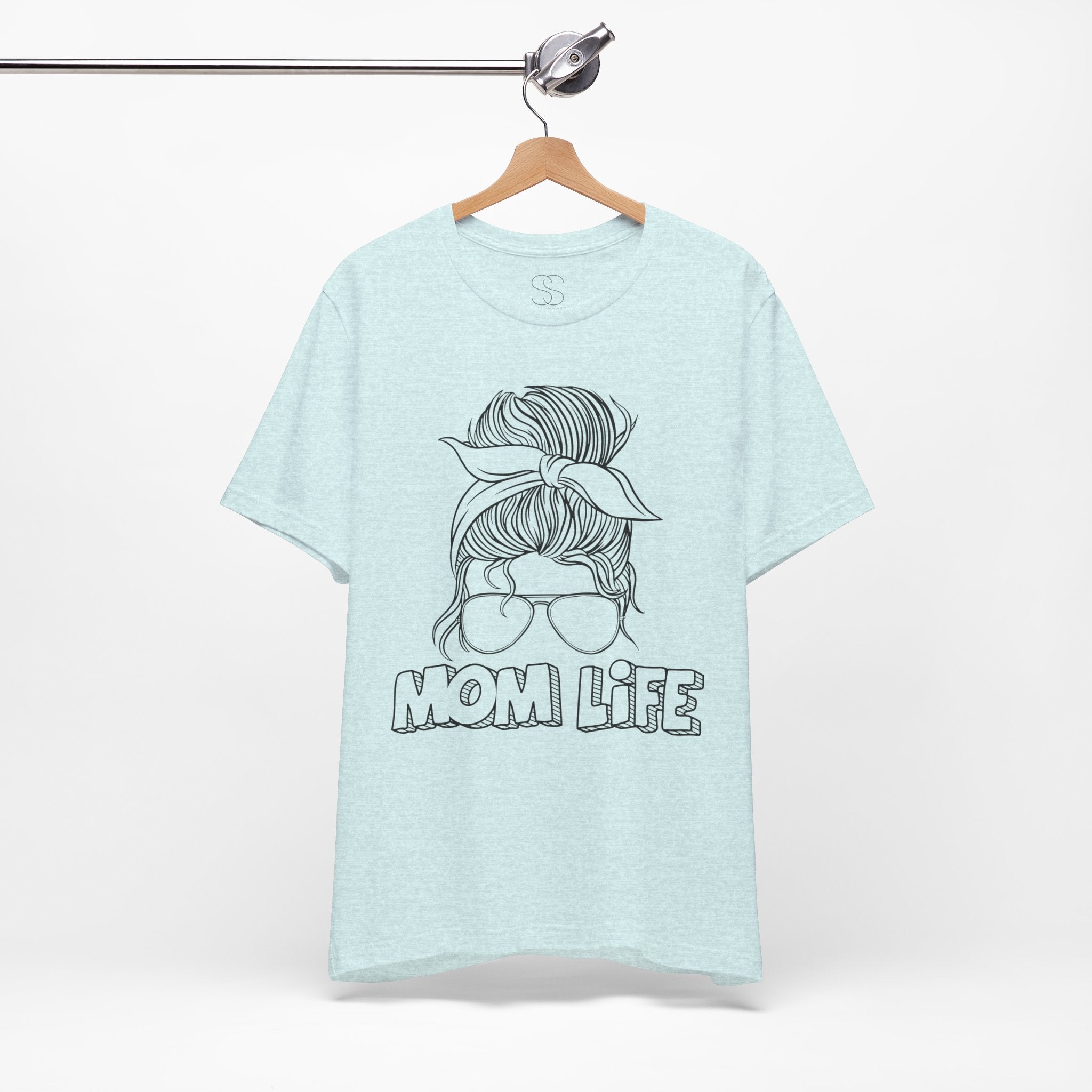 Mom Life Graphic Tee – Casual Motherhood T-Shirt with Messy Bun Design