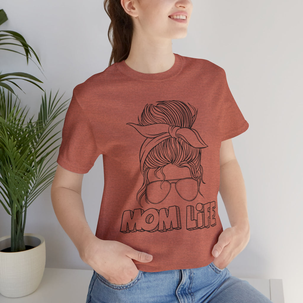 Mom Life Graphic Tee – Casual Motherhood T-Shirt with Messy Bun Design