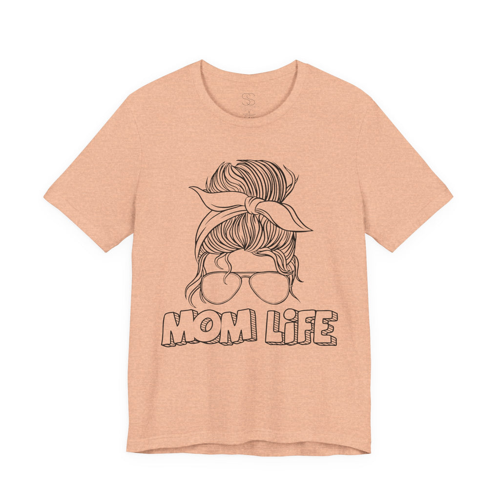 Mom Life Graphic Tee – Casual Motherhood T-Shirt with Messy Bun Design