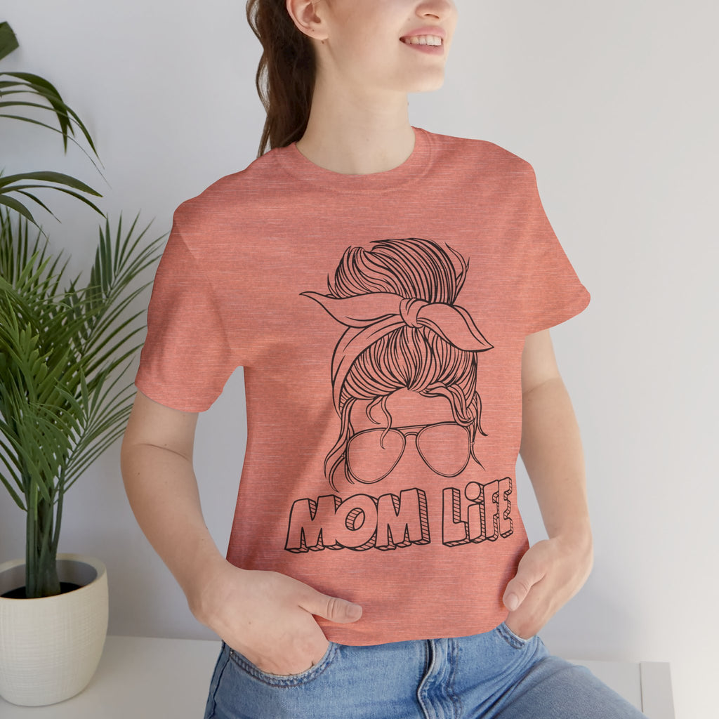 Mom Life Graphic Tee – Casual Motherhood T-Shirt with Messy Bun Design
