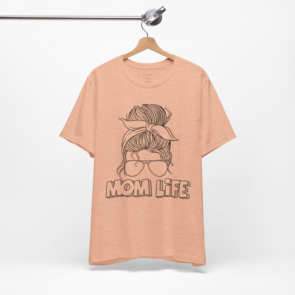 Mom Life Graphic Tee – Casual Motherhood T-Shirt with Messy Bun Design